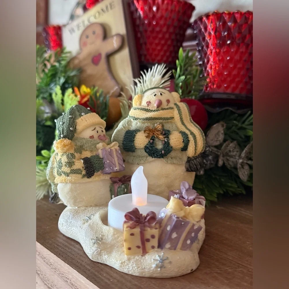 1998 Vintage Holiday Snowman Candle Decor Figurine - Festive Cream & Green